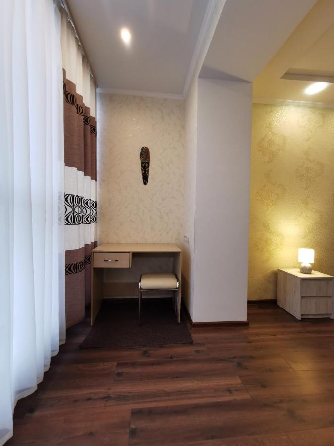 Chernigov City Apartments Na Peremohy ภายนอก รูปภาพ